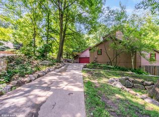 4220 Beaver Hills Dr, Des Moines, IA 50310