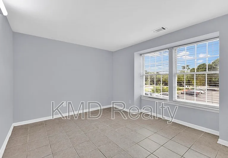 1624 Arlyn Cir #H — Photo 8