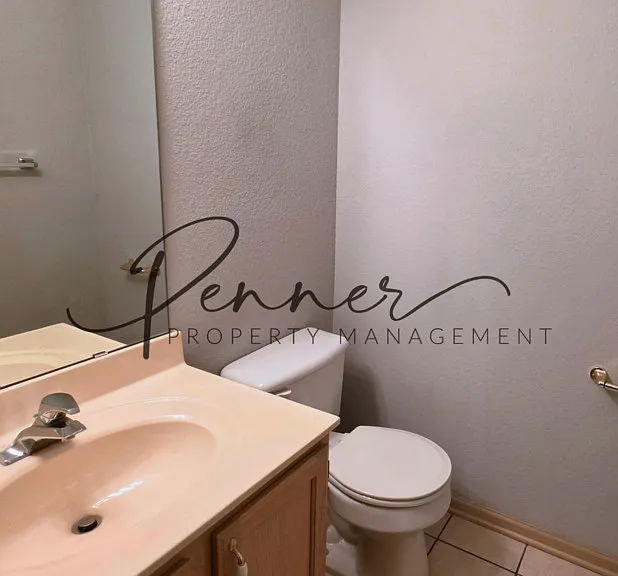 209 NW Woodbury Dr — Photo 5