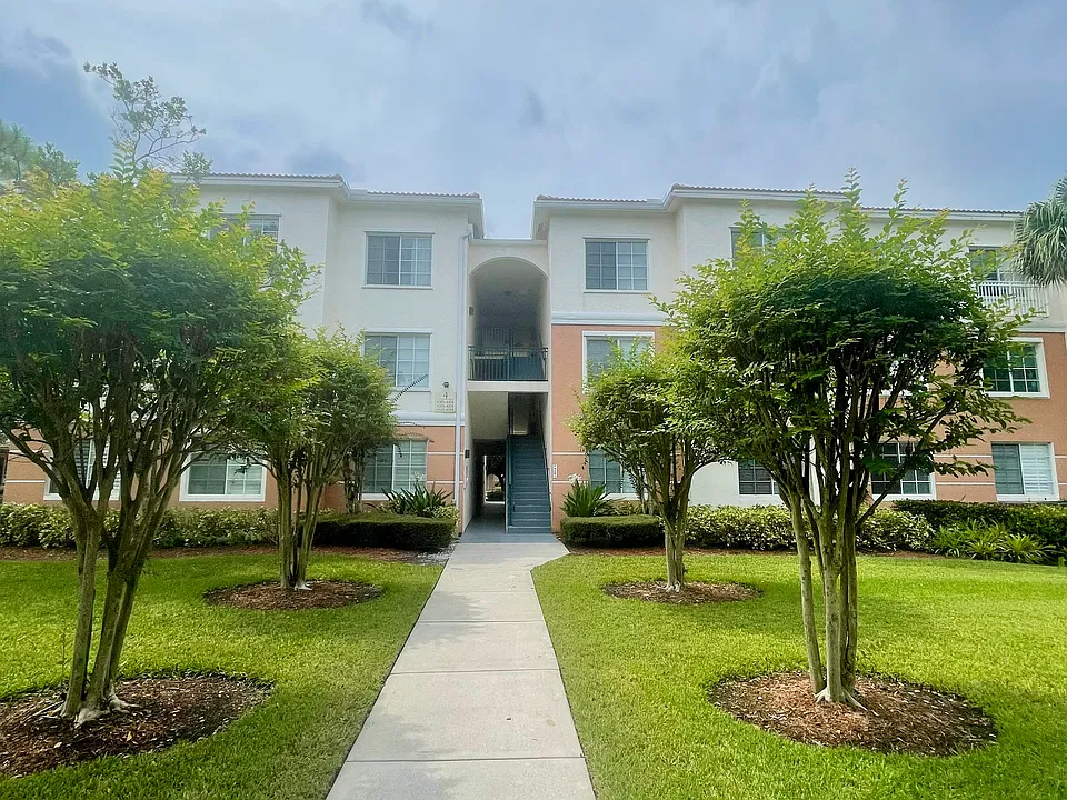 4202 Myrtlewood Cir E