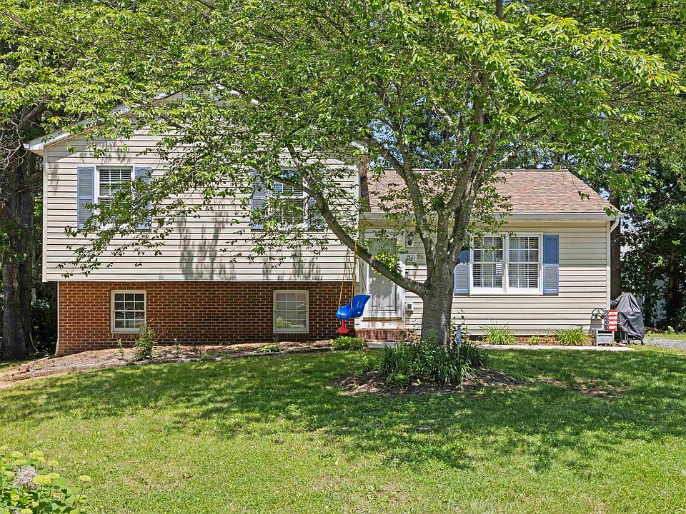 1st image of 16 Kingston Ct