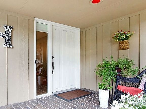 3rd image of 1816 Brookwood Dr