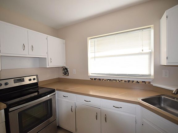 5th image of 520 NE 7th Ave APT 2B