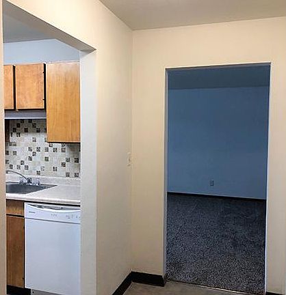 5th image of 816 24th Ave S APT 2