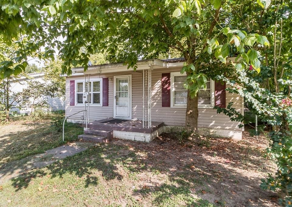 1st image of 614 N D St