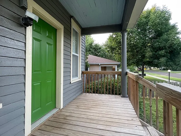 838 S Oak St — Photo 3