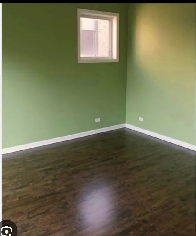 5 bed, 2.0 bath, 3000 sqft, $500 — Photo 2