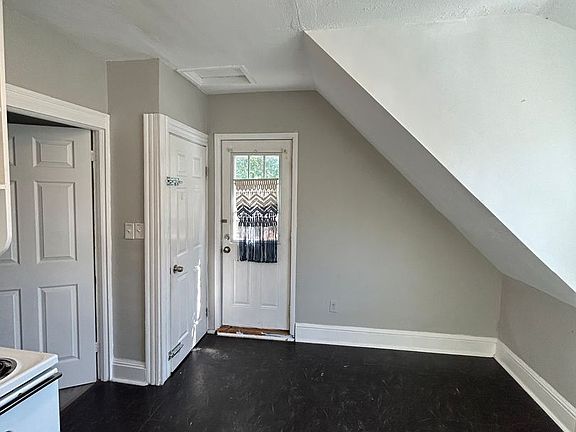 3rd image of 3401 Roanoke Ave