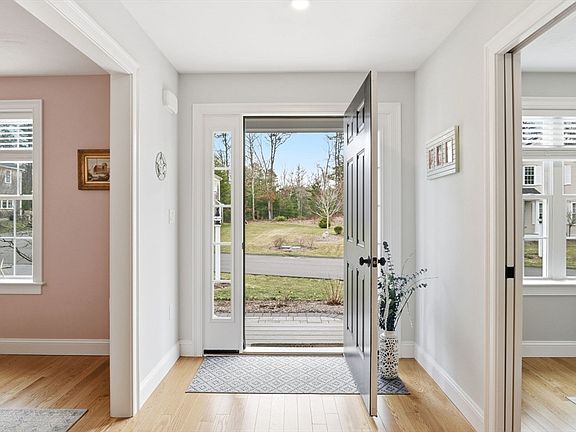 3rd image of 33 Farm Rd