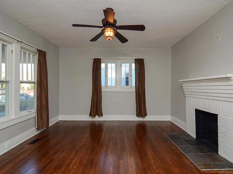 1542 Douglas Ave — Photo 3