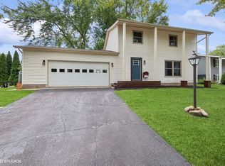 2202 Shallowford Dr, Valparaiso, IN 46383