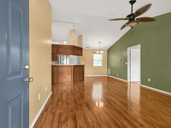 5th image of 206 Pioneer Cir