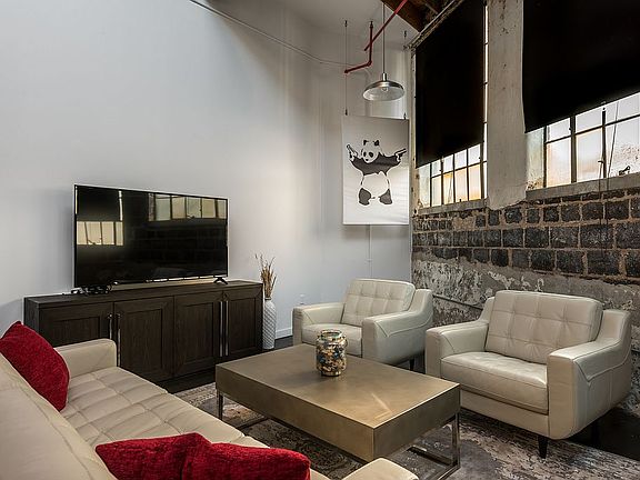 5th image of 650 Glen Iris Dr NE APT 8