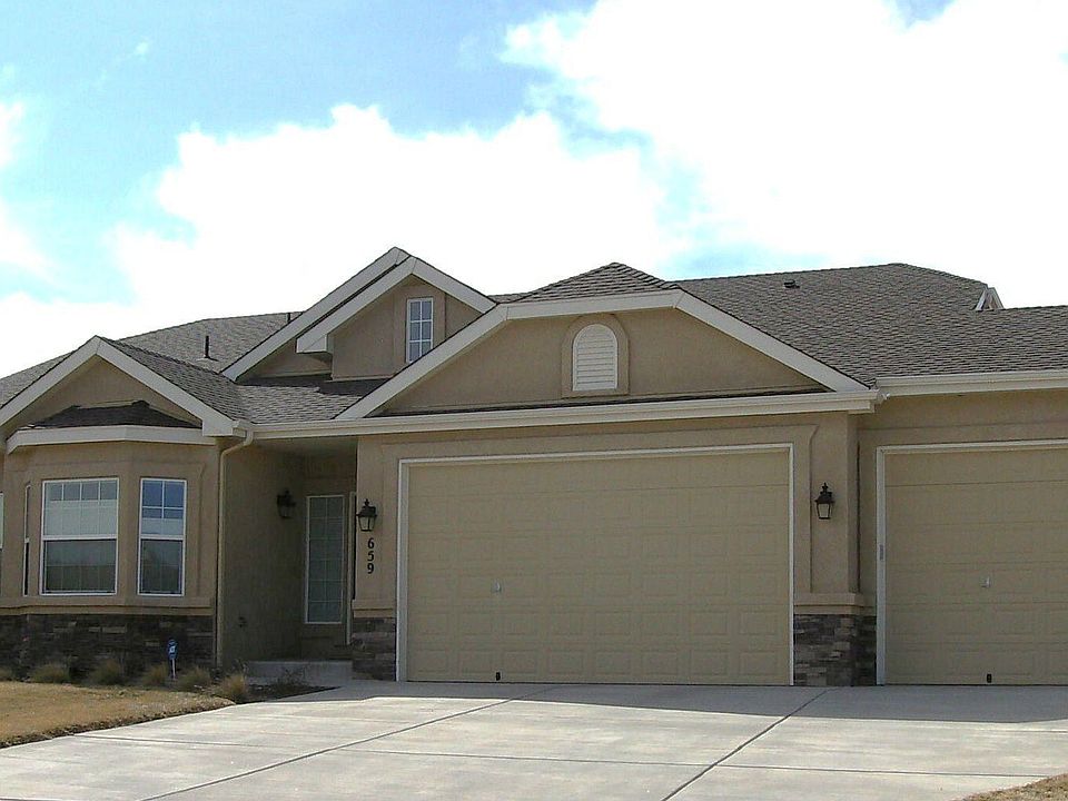 Stucco, 3 car, walk-out rancher