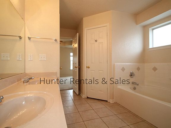 4th image of 3902 Llano Estacado Ct