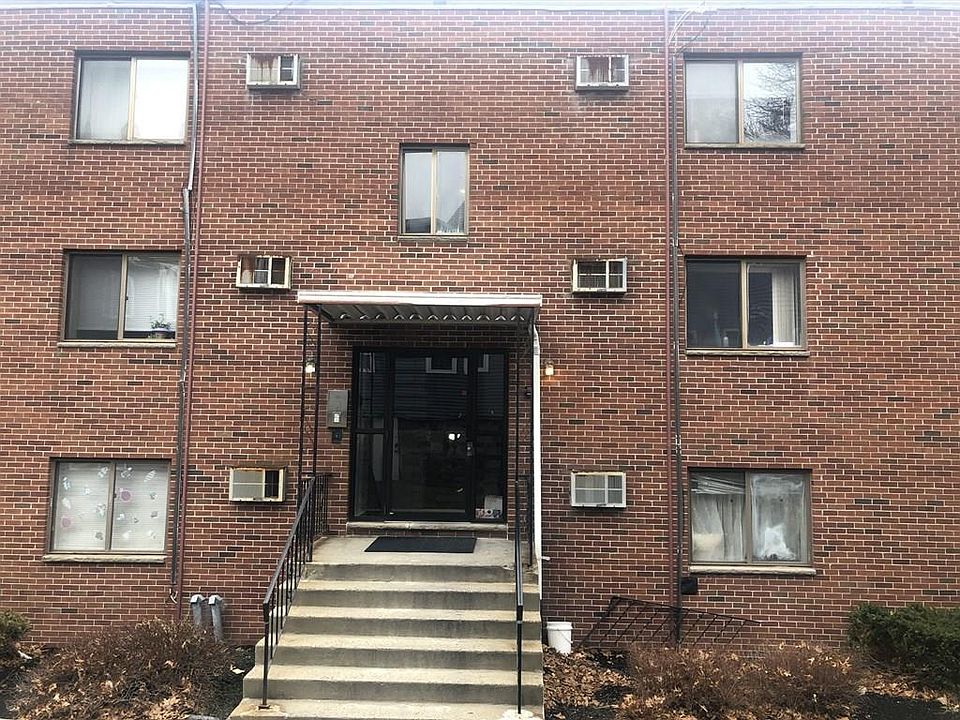 1st image of 141 Commercial St APT 4