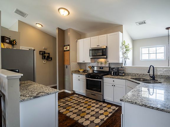 5th image of 169 Southwicke Dr Unit B