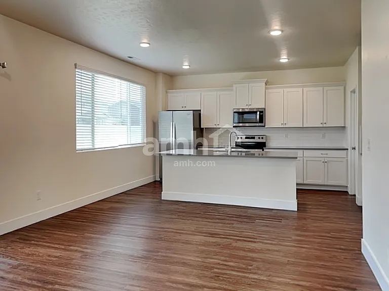 9472 W Chino St — Photo 5