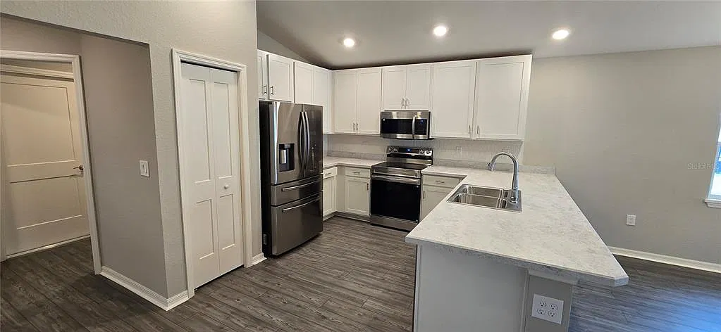 3 bed, 2.0 bath, 1479 sqft, $2,400 — Photo 4
