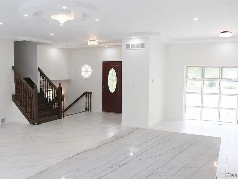 7246 Saint Auburn Dr — Photo 16