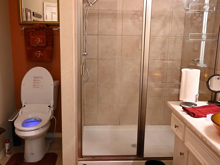Master Bathroom w/Bidet Toilet