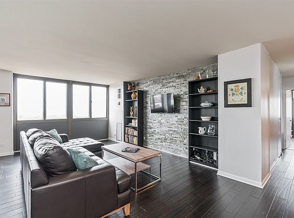 2nd image of 4800 S Lake Park Ave APT 1001