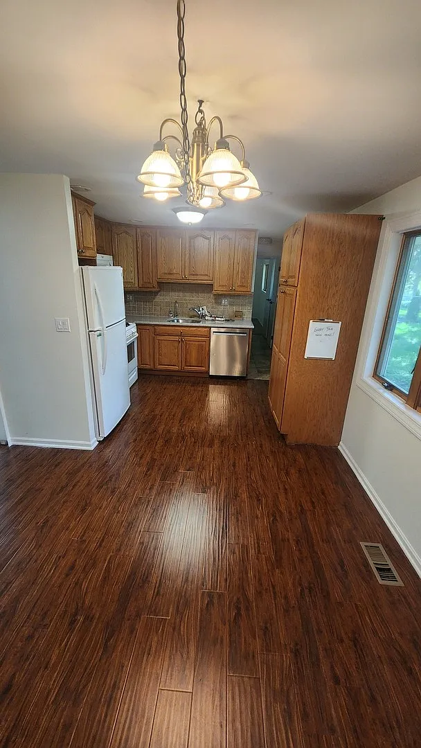3 bed, 1.5 bath, 1386 sqft, $2,975 — Photo 4