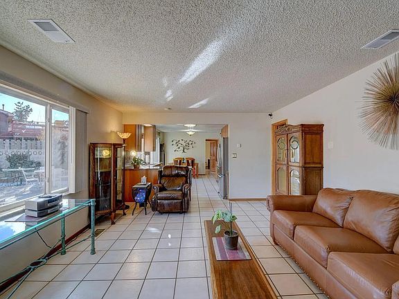 4th image of 2100 Eastridge Dr NE