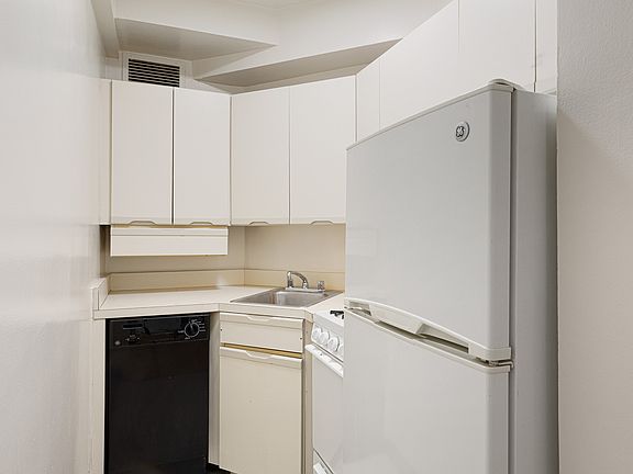 5th image of 249 E 48th St APT 17F