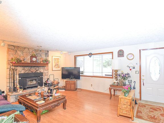5th image of 2707 NE 124th Ave