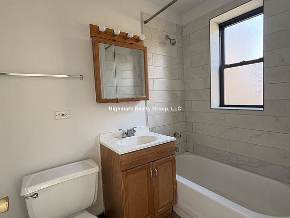 5th image of 3933 N Clarendon Ave APT 407