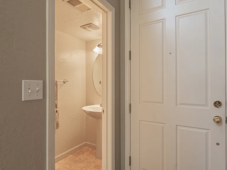 1739 W Castoro Way — Photo 6