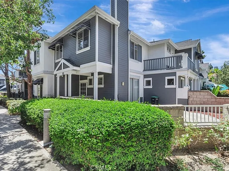 63 Carlsbad Ln — Photo 2