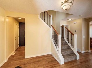 101 Westpoint Gdns S, Calgary, AB T3H4M4