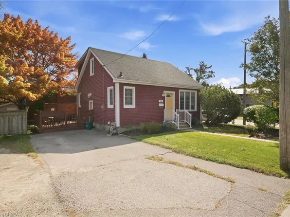 243 Sydenham St, Brantford, ON N3R 3Z6
