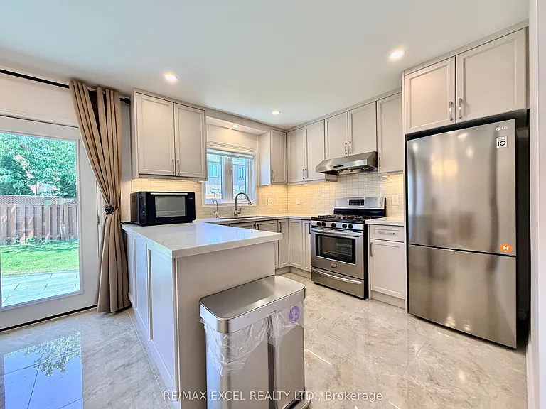 81 Alfred Paterson Dr — Photo 2