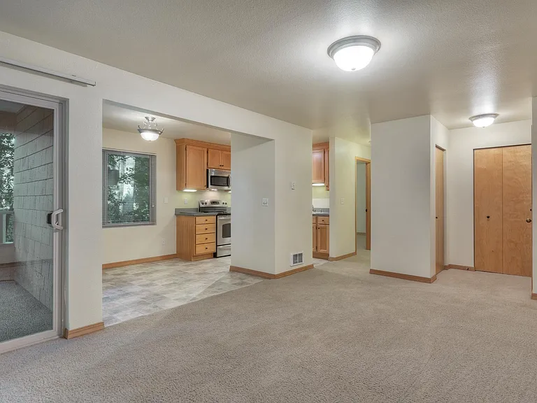 Executive Estates — Photo 17
