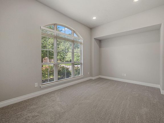 5th image of 23463 Millbrook Dr