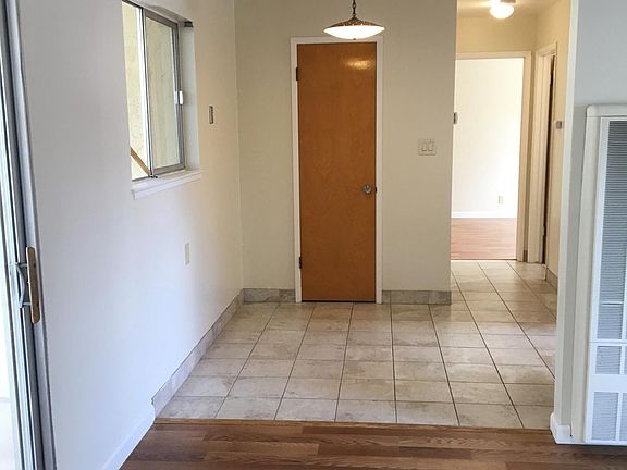 3rd image of 1587 Ontario Dr APT 3
