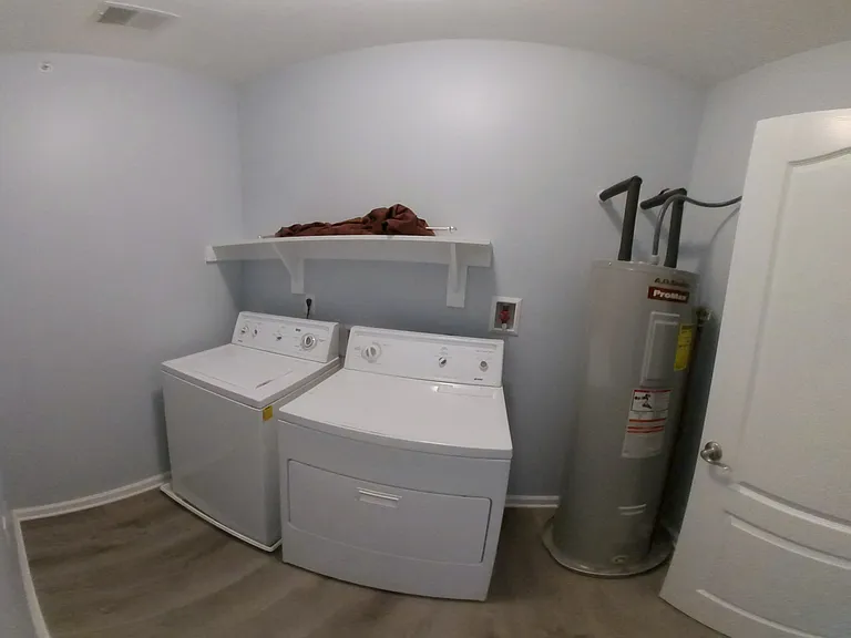 Washer / Dryer included