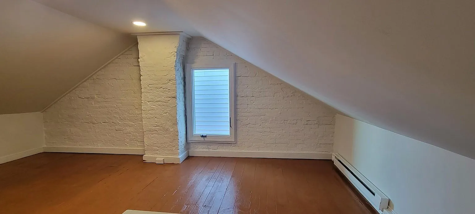 3 bed, 910 sqft, $1,610 — Photo 3