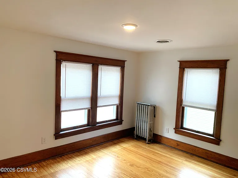 1004 W Market St — Photo 13