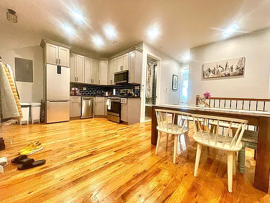 Rented by Doorway NYC, LLC | media 32