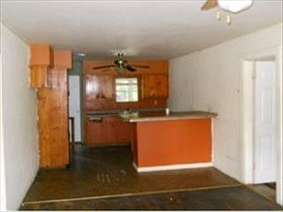 3rd image of 402 Canaveral Ave
