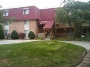 1850 Tall Oaks Dr #32, Aurora, IL 60505