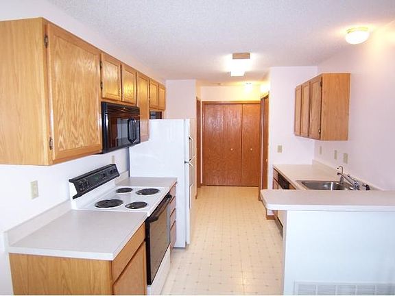 Open kitchen - lots of light