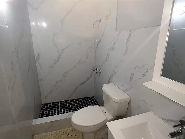 Ave. Laurel 2A6 Apt 9 — Photo 3
