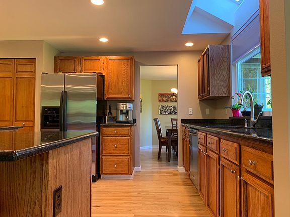 4th image of 20516 SE 136th St