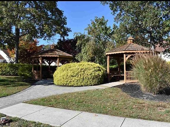3rd image of 25 E Woodland Ave #B25