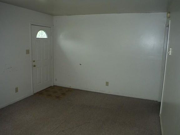 5th image of 19616 Dorothy Cir